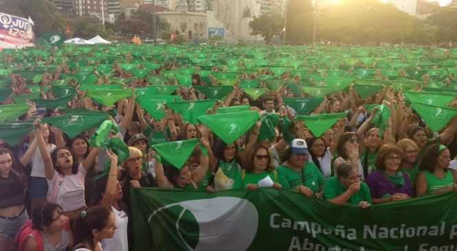 La CTAA participó del multitudinario pañuelazo