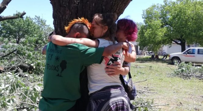 Casilda acorralada con soja, veneno, motosierras y represión